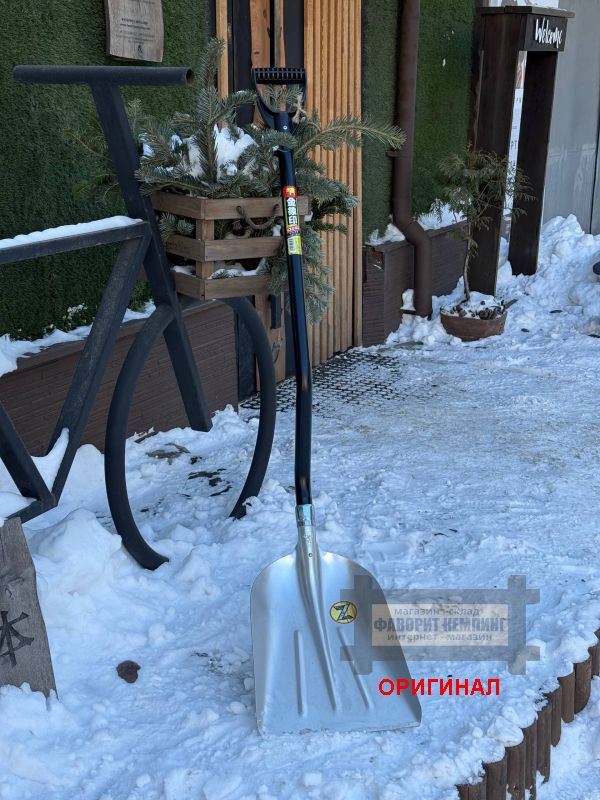 Лопата для уборки снега с изогнутой ручкой Asaka Gold 4960517003979 (Made in Japan)