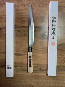 Японский  бытовой кухонный нож Янагиба Hounen 240mm R-073-01
