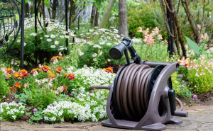 Японский шланг поливочный с катушкой и распылителем Takagi R220TBR